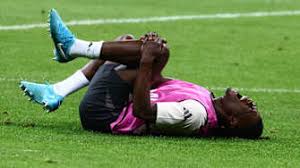 仰泳比赛规则详解及注意事项分析，助力运动员提升竞技水平